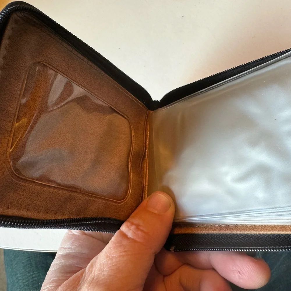 Vintage Moose Canada Vinyl Tan Men’s Zipper Wallet